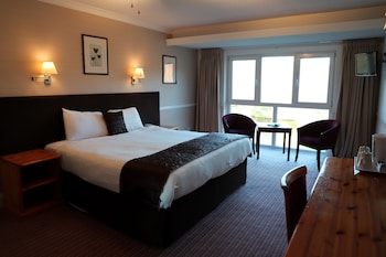 The Inn On The Lake Hotel - Hotels with Pet Rooms in Gravesend