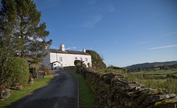 Greenbank Farmhouse - B&Bs with Pet Rooms in Grange-over-Sands