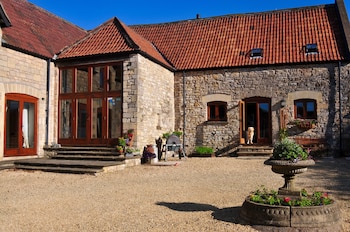 The Old Stables Bed & Breakfast - B&Bs with Pet Rooms in Shepton Mallet