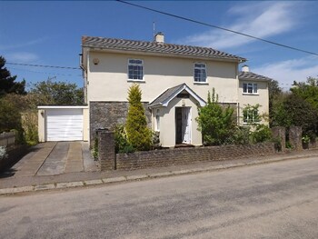 Cherry Tree Lodge - Cottages with Pet Rooms in Marazion