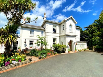 Muntham Holiday Apartments Amp  Town House - Apartments with Pet Friendly Rooms in Torquay