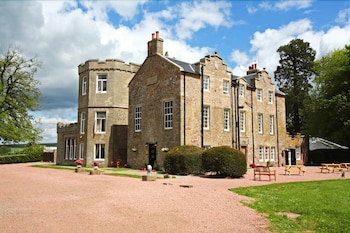 Shieldhill Castle Hotel - Hotels with Pet Rooms in Biggar