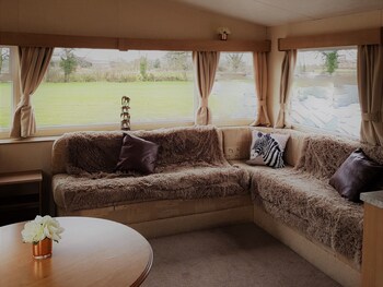 Pitch & Canvas - Self Catering At Broad Oak Farm - Cabins & lodges with Pet Rooms in Chester