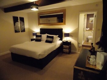 The Wheatsheaf - Guest houses with Pet Rooms in Holt