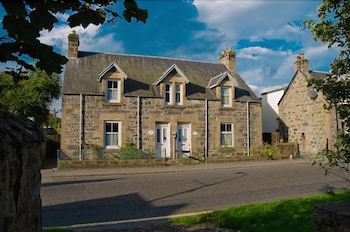 Carrick House - Holiday homes with Pet Rooms in Kingussie