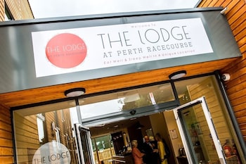 The Lodge At Perth Racecourse - Hotels with Pet Rooms in Perth