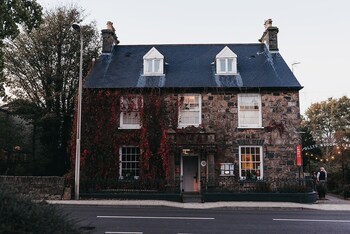 Llys Meddyg - Inns with Pet Rooms in Newport