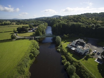 The Chainbridge Inn - Inns with Pet Rooms in Usk