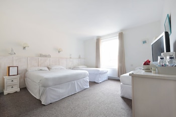 The Beach Hotel - Hotels with Pet Rooms in Minehead