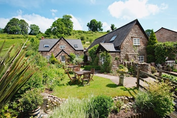 Tudor Farmhouse - Hotels with Pet Rooms in Coleford