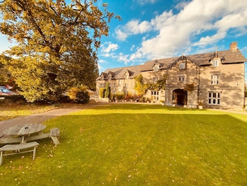 The Old Rectory Country Hotel - Hotels with Pet Rooms in Crickhowell