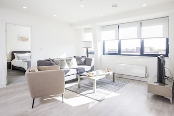 City Stay Apartments - Platform - Apartments with Pet Rooms in Bedford