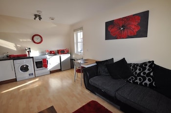 8 Varis Apartments - Apartments with Pet Rooms in Forres