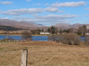 Lochside - Holiday homes with Pet Rooms in Acharacle