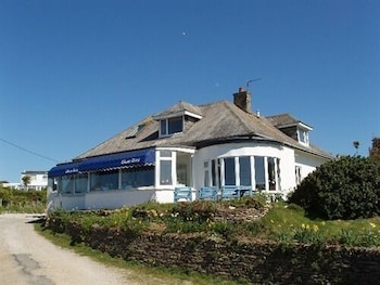 Blue Bay House - Apartments with Pet Rooms in Newquay