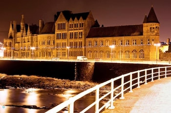 Queensbridge Hotel - Hotels with Pet Rooms in Aberystwyth