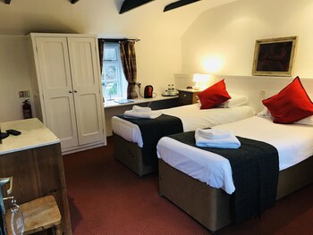 The Crown Inn - Inns with Pet Rooms in Bodmin