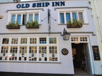 The Old Ship Inn - Inns with Pet Friendly Rooms in Dorchester