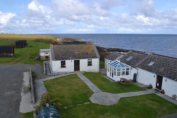 Ayres Rock Hostel Amp  Campsite - Hostels with Pet Friendly Rooms in Sanday