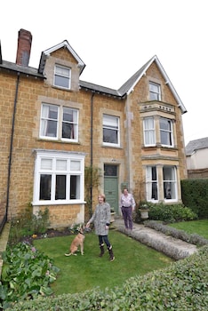 Ellesmere House - B&Bs with Pet Rooms in Castle Cary