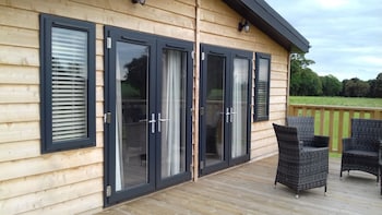 Fornham Park - Cabins & lodges with Pet Rooms in Bury St Edmunds