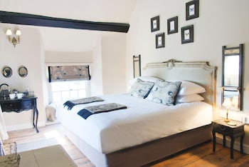 The White Hart Somerton - Inns with Pet Rooms in Somerton