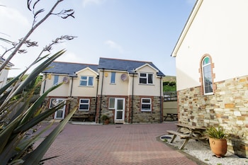 Tregurrian Villas - Villas with Pet Rooms in Newquay