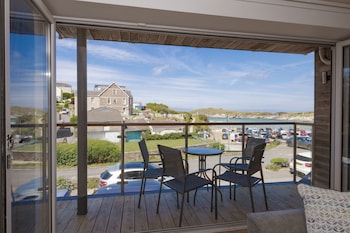 The Beach House Amp  Porth Sands Apartments - Apartments with Pet Friendly Rooms in Newquay