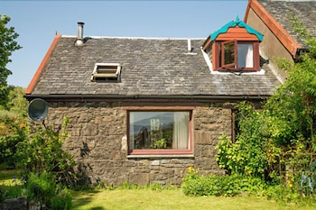 Steading Holidays   The Byre - Cottages with Pet Friendly Rooms in Acharacle