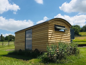 Slades Farm Glamping - Cabins & lodges with Pet Rooms in Westbury