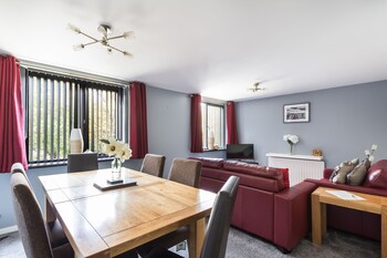 Shorts Stays Away 190 - Apartments with Pet Friendly Rooms in Newcastle-upon-Tyne