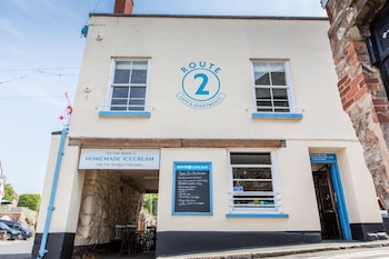 Route 2 Topsham - Apart-hotels with Pet Rooms in Exeter