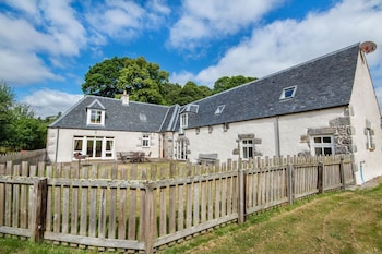 The Old Stables - Cottages with Pet Rooms in Inverness