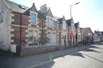 Ashley House - Cottages with Pet Rooms in Inverness