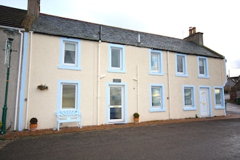 Armadale House - Cottages with Pet Rooms in Tain