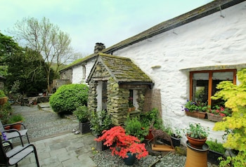 Beautiful 17th Century Stone Long House Near Coniston - Holiday homes with Pet Rooms in Broughton in Furness