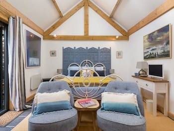 Storm Barn - Apartments with Pet Friendly Rooms in Newquay