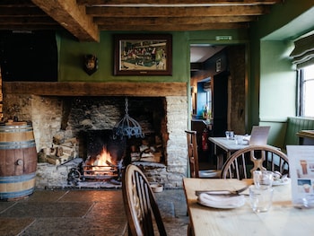 The Bell Inn - Inns with Pet Rooms in Lechlade