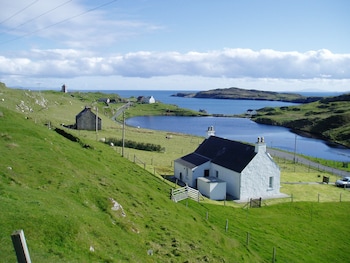 Harris White Cottage - Cottages with Pet Friendly Rooms in Harris