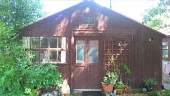 Pear Tree Farm - Cabins & lodges with Pet Rooms in Glastonbury