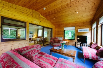 The Buzzard - Chalets with Pet Rooms in Crianlarich