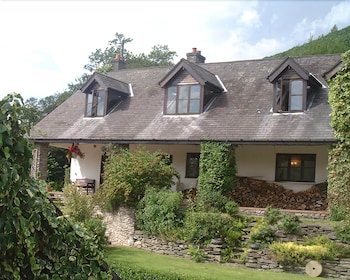 Horseshoe Pass Holiday Lets - Cottages with Pet Friendly Rooms in Llangollen