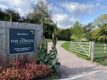 The Lodges At The Baiting House - Cabins & lodges with Pet Rooms in Worcester