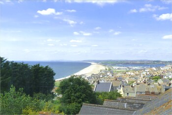 Chesil View House - Cottages with Pet Friendly Rooms in Portland