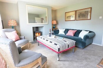 Fritton Arms Collection - Cottages with Pet Rooms in Great Yarmouth