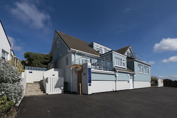 Mawgan Porth Apartments - Apartments with Pet Friendly Rooms in Newquay