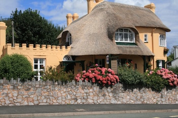 The Minadab Cottage - Hotels with Pet Rooms in Teignmouth