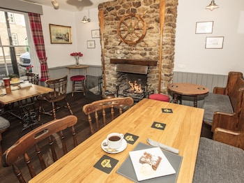 The Lord Nelson Pub And Accommodation - B&Bs with Pet Rooms in Bridport