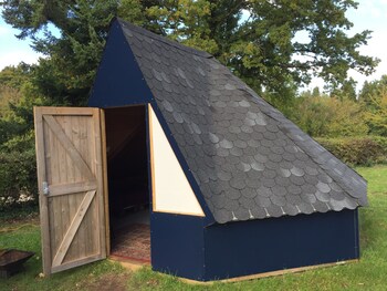 Bell Tent Glamping -  with Pet Rooms in Southampton