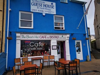 Beach Hut Guest House - B&Bs with Pet Rooms in Holyhead